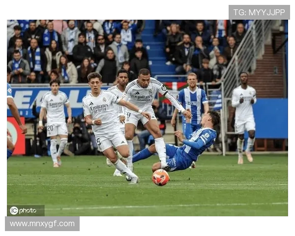 姆巴佩因蹬踏行为遭直红 皇马客场2比1战胜阿拉维斯