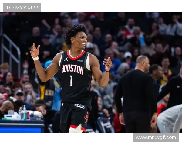 乌度卡寄语阿门：保持自信发掘进攻空间提升攻击性展现个人风采